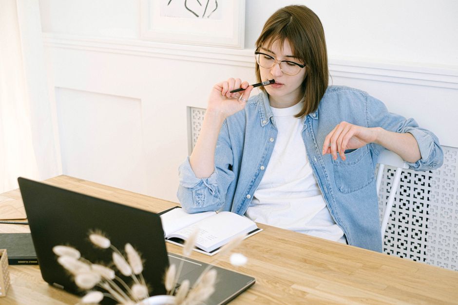 Email suivi devis freelance : modèle professionnel 2026